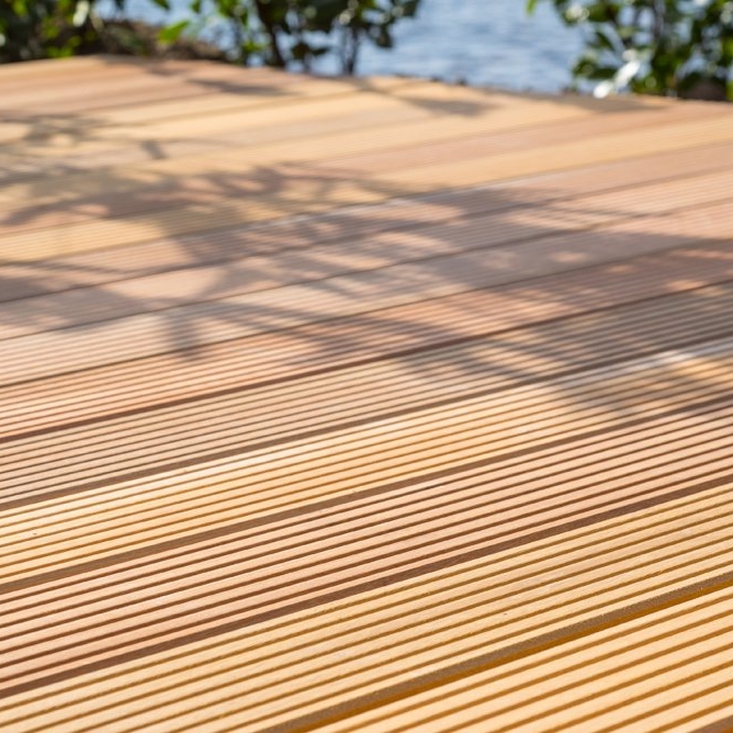 Terrase Bangkirai rainuré